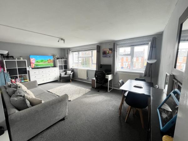 2 Bedroom Flat New Barnet EN4  House Exchange