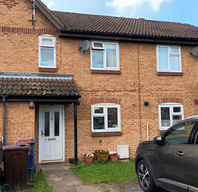 2 bed mid terrace house in Bedfont